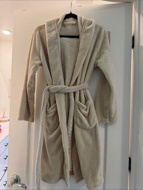 summer & rose Plush Hooded Bathrobe in Beige